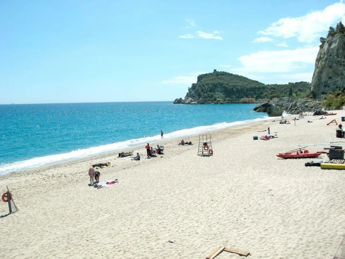 Holiday home ;Chaletsemi Di Crescita 295S Hotel Calice Ligure